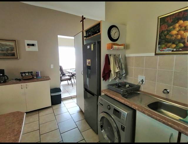 2 BEDROOM TOWNHOUSE FOR SALE IN MARGATE BEACH